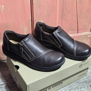 NEW Clarks Womens Carleigh Ray Brown Leather Casual Flats Pull On Zip Size 7 M